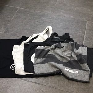 Fitness tank tops lot of four size Medium
